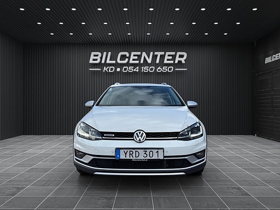 Volkswagen Golf Alltrack 2 of 19