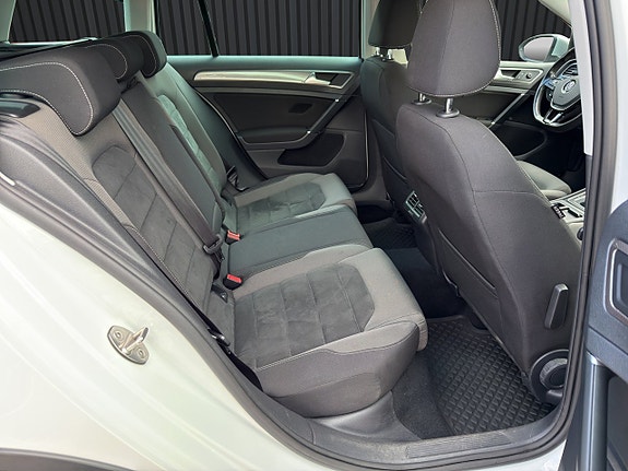 Volkswagen Golf Alltrack 13 of 19