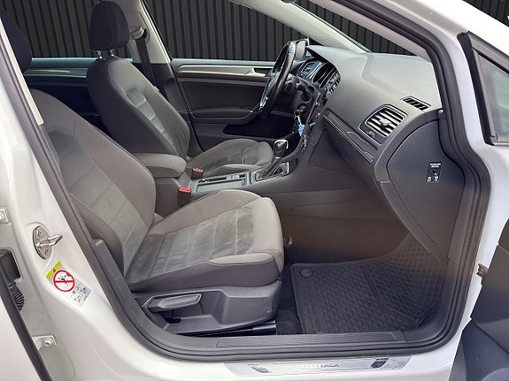 Volkswagen Golf Alltrack 12 of 19