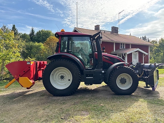 Traktor med snöutrustning VALTRA G125 e Active 4 of 6