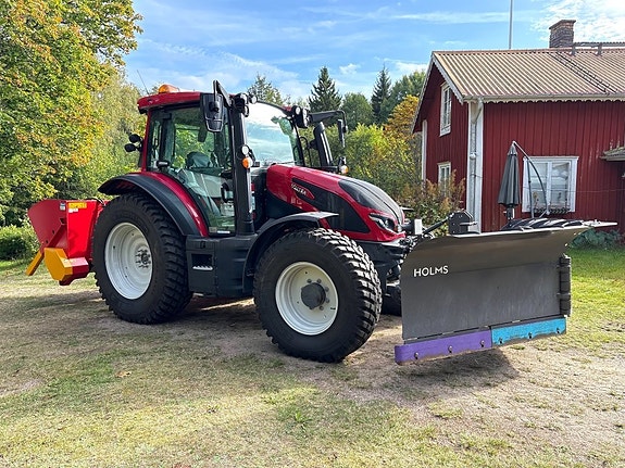 Traktor med snöutrustning VALTRA G125 e Active 3 of 6