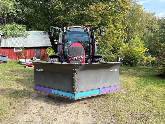 Traktor med snöutrustning VALTRA G125 e Active 2 of 6