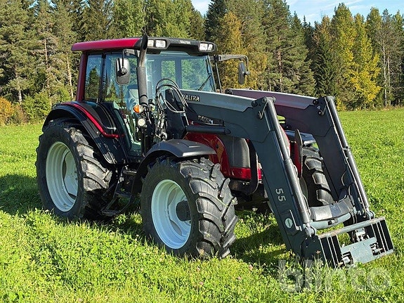 Traktor med frontlastare Valtra N121 med Ålö frontlastare 3 of 6