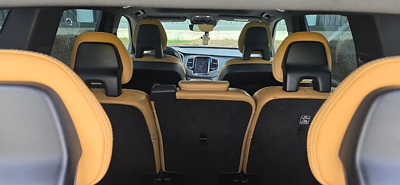 Volvo XC90 3 of 3