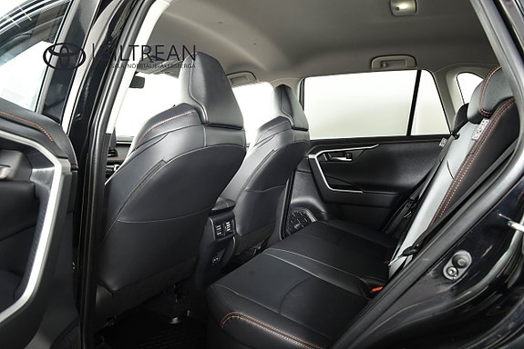 Toyota RAV4 7 of 16