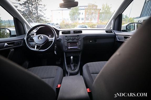 Volkswagen Caddy Maxi 16 of 23