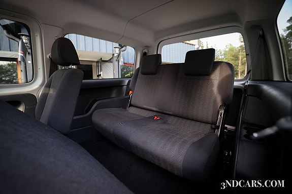 Volkswagen Caddy Maxi 14 of 23