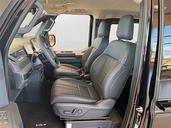 Kia PV5 8 of 16