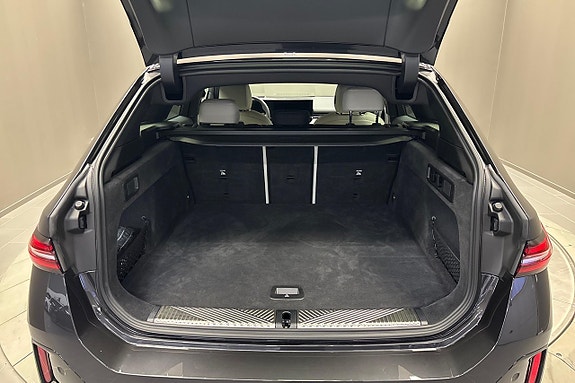 BMW 530e 14 of 14