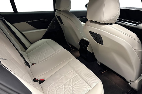 BMW 530e 13 of 14