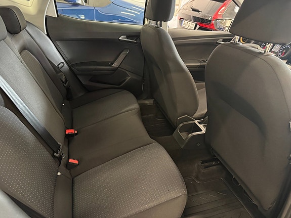 Seat Arona 18 of 25
