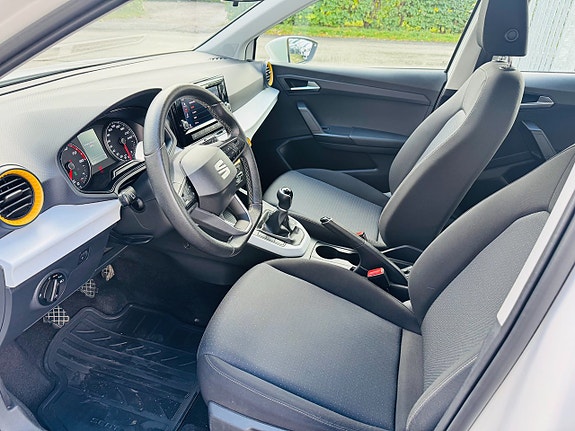 Seat Arona 8 of 25