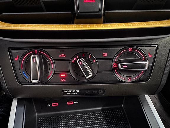 Seat Arona 25 of 25