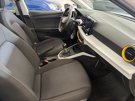 Seat Arona 17 of 25
