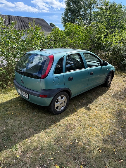 Opel Corsa 2 of 4