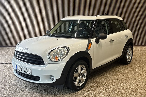 MINI Countryman One 2 of 8