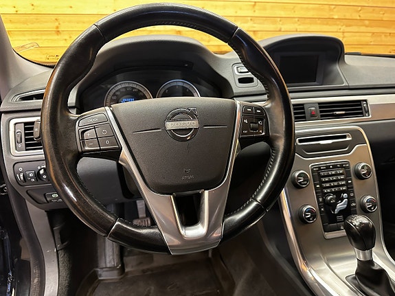 Volvo V70 12 of 25
