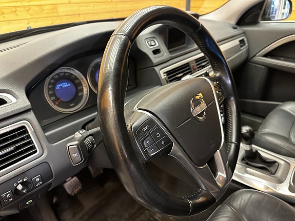 Volvo V70 11 of 25