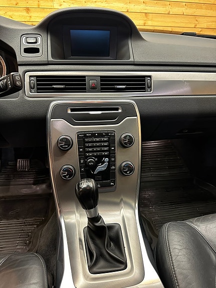 Volvo V70 13 of 25