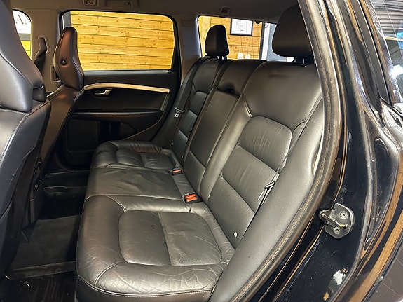 Volvo V70 17 of 25