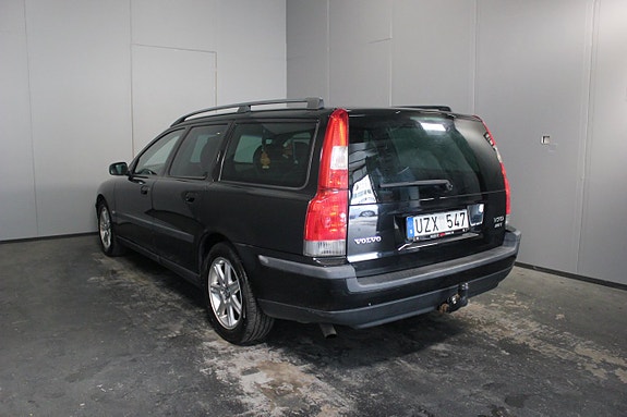 Volvo V70 3 of 19