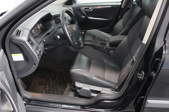Volvo V70 8 of 19