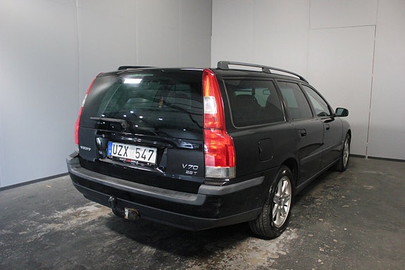 Volvo V70 4 of 19