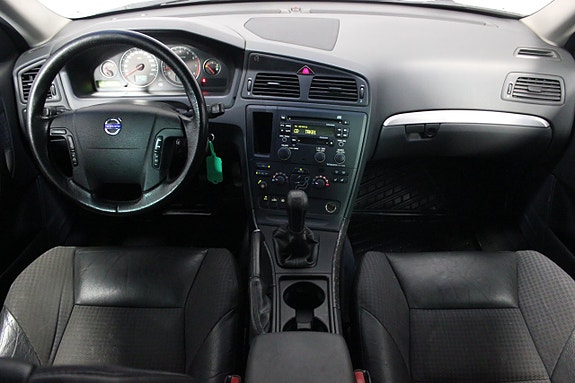 Volvo V70 12 of 19