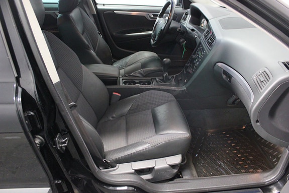 Volvo V70 9 of 19