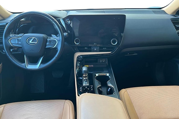 Lexus NX450h+ 8 of 25
