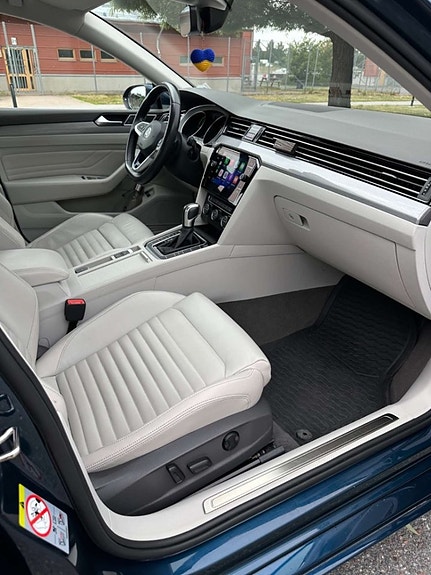 Volkswagen Passat 13 of 18