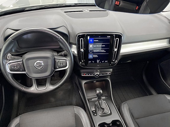 Volvo XC40 8 of 14