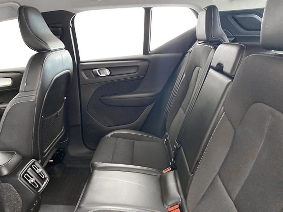 Volvo XC40 7 of 14