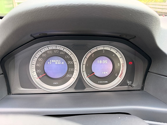 Volvo V70 7 of 11