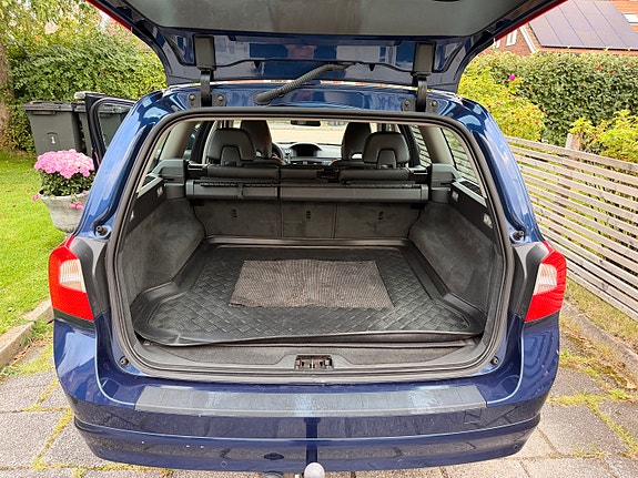 Volvo V70 8 of 11