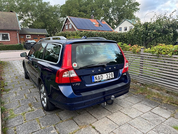 Volvo V70 3 of 11
