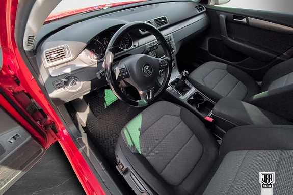 Volkswagen Passat 9 of 14