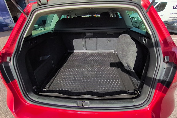 Volkswagen Passat 11 of 14