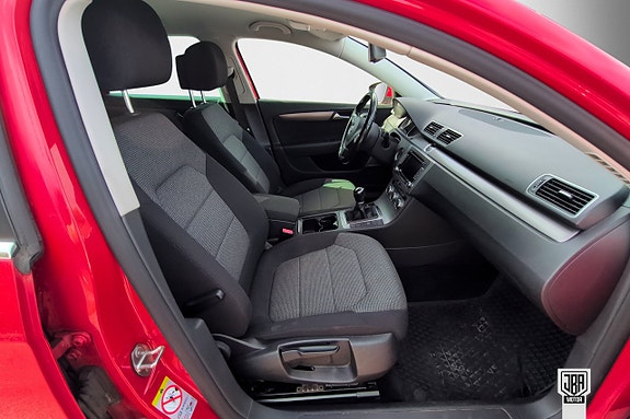 Volkswagen Passat 13 of 14