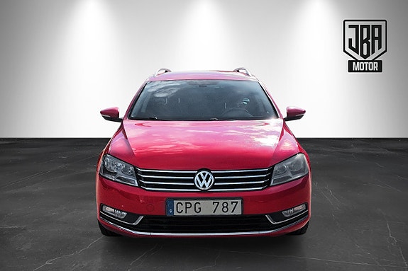 Volkswagen Passat 2 of 14