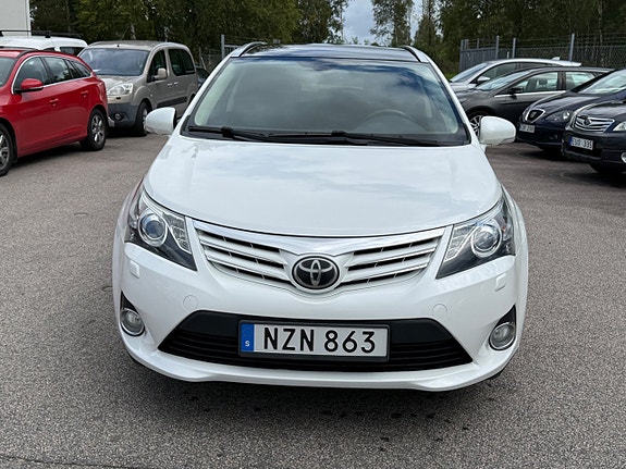 Toyota Avensis 2 of 14