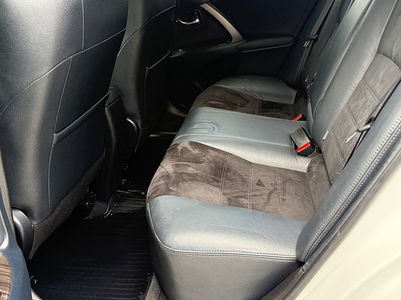 Toyota Avensis 8 of 14