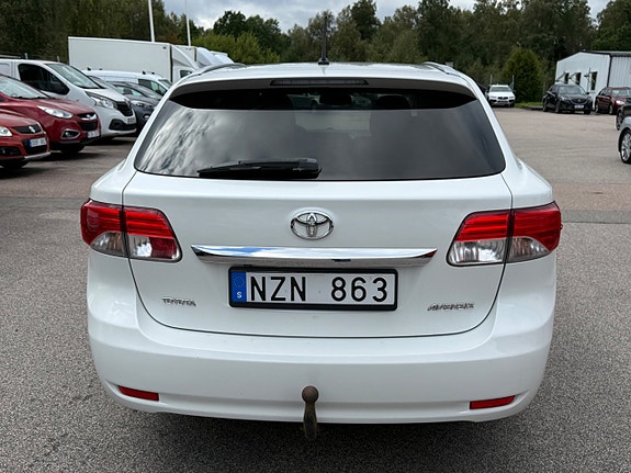 Toyota Avensis 5 of 14