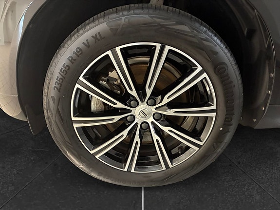 Volvo XC60 10 of 16