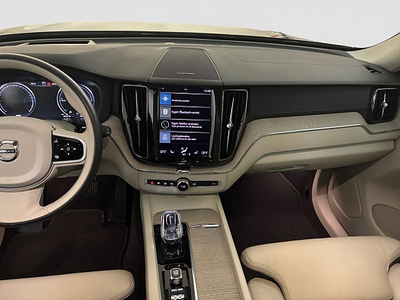 Volvo XC60 13 of 16