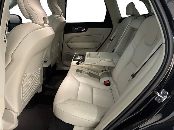 Volvo XC60 7 of 16