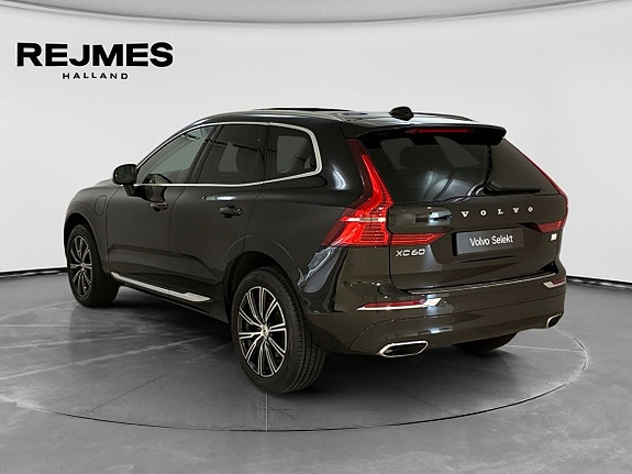Volvo XC60 2 of 16