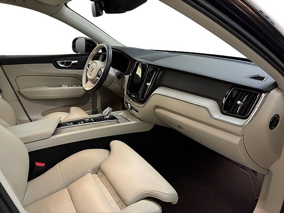 Volvo XC60 4 of 16