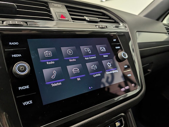 Volkswagen Tiguan Allspace 16 of 23