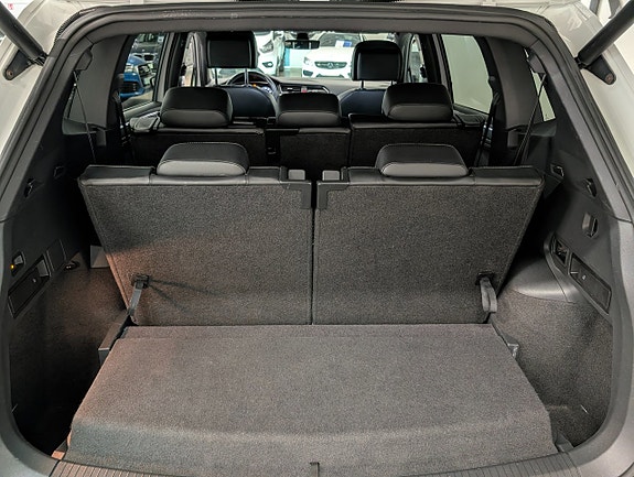 Volkswagen Tiguan Allspace 6 of 23